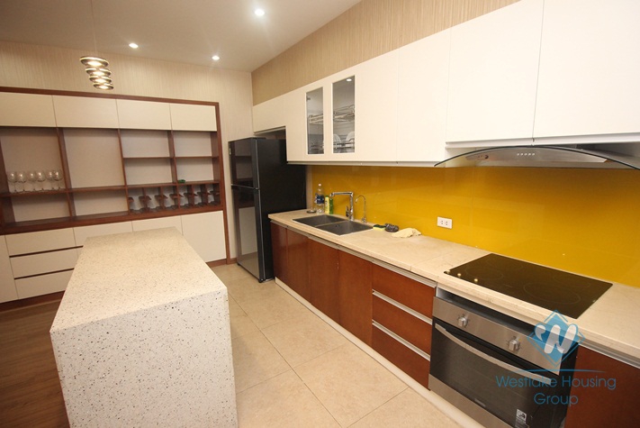 Nice three bedrooms apartment for rent in Tran Duy Hung street, Cau Giay district, Ha Noi